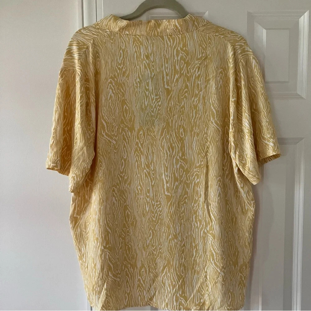 NWT Ena Pelly Golden Woodgrain Short Sleeve Shirt 100% Recycled Polyester Size 6 - Picture 3 of 7